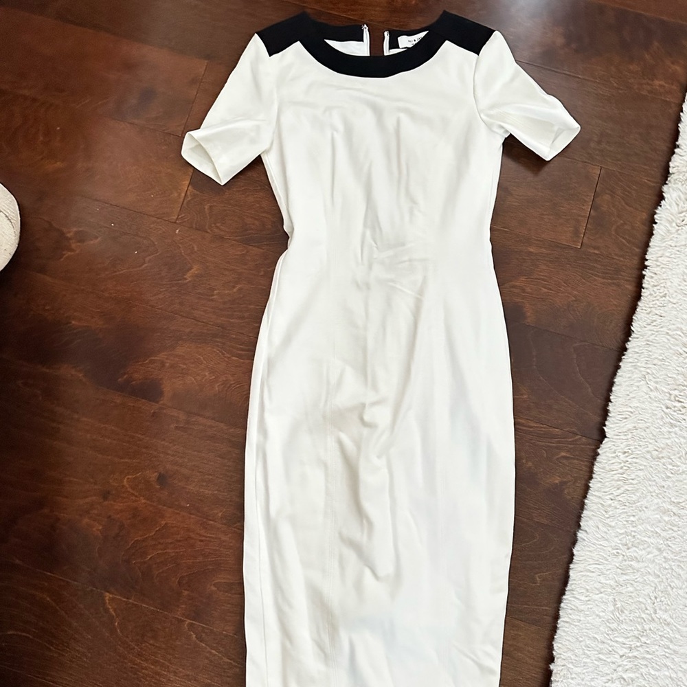 ALI & JAY White and Black Sheath Dress Short Sleeve Crew Neck